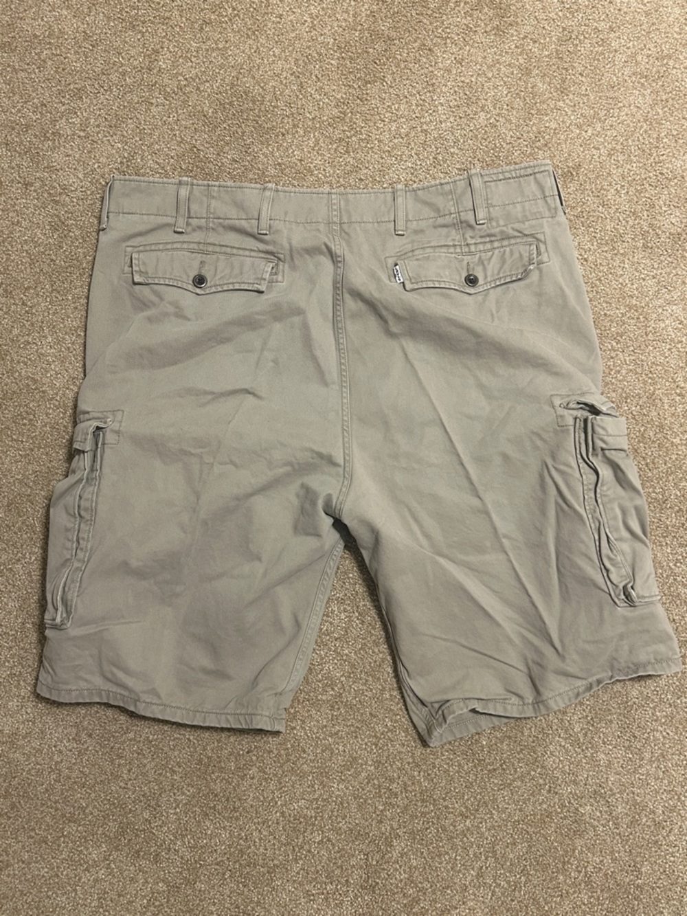 Levi’s Cargo Shorts in Light Khaki, Size 40